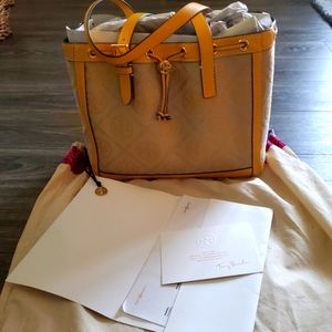 Tory Burch shoulder bag. Excellent quality and condition.